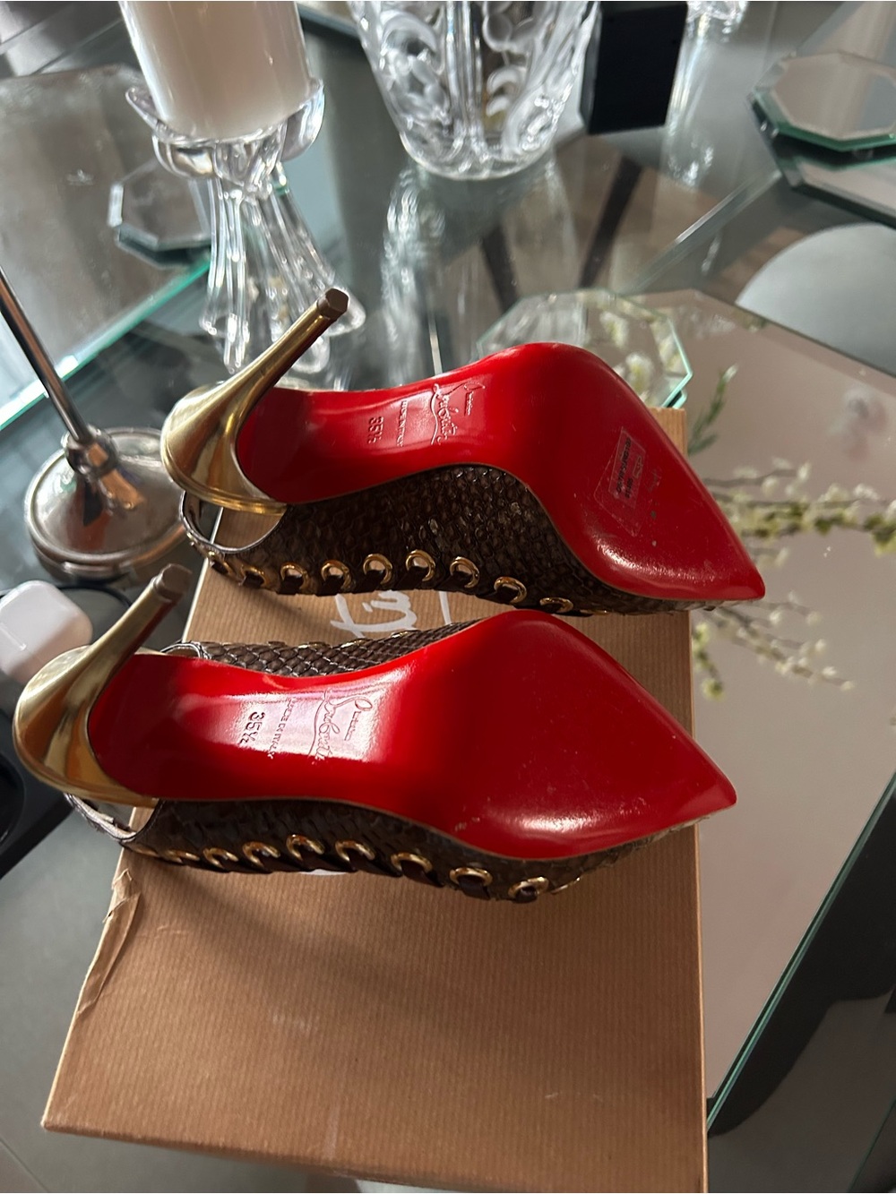 Christian Louboutin Brown Ribbed Shoe Box with White Logo - Picture 3 of 3
